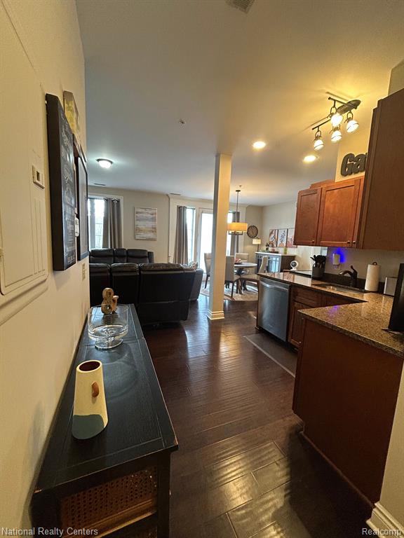 730 PENNIMAN Avenue, 207, Plymouth, MI 48170 — Photo 3