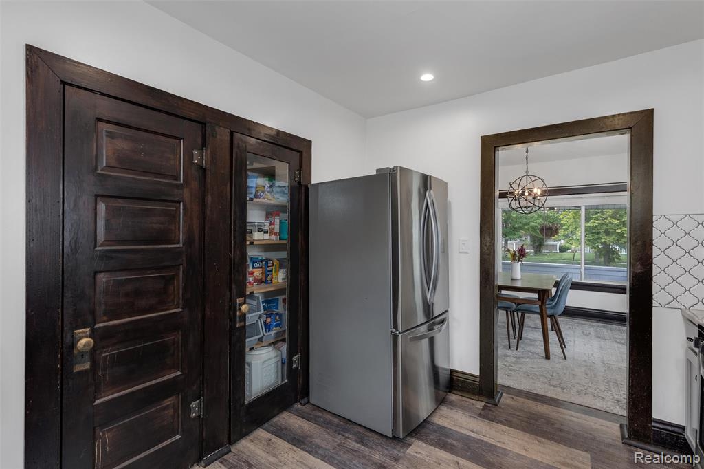 709 E Clinton Street, Howell, MI 48843 — Photo 11