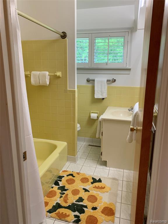 4425 Old Colony Drive, Flint, MI 48507 — Photo 12