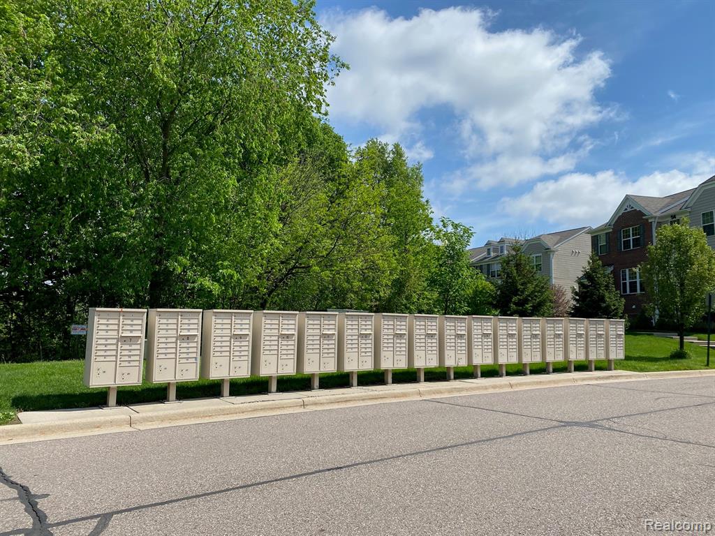 44563 Gwinnett Loop, Novi, MI — Photo 34