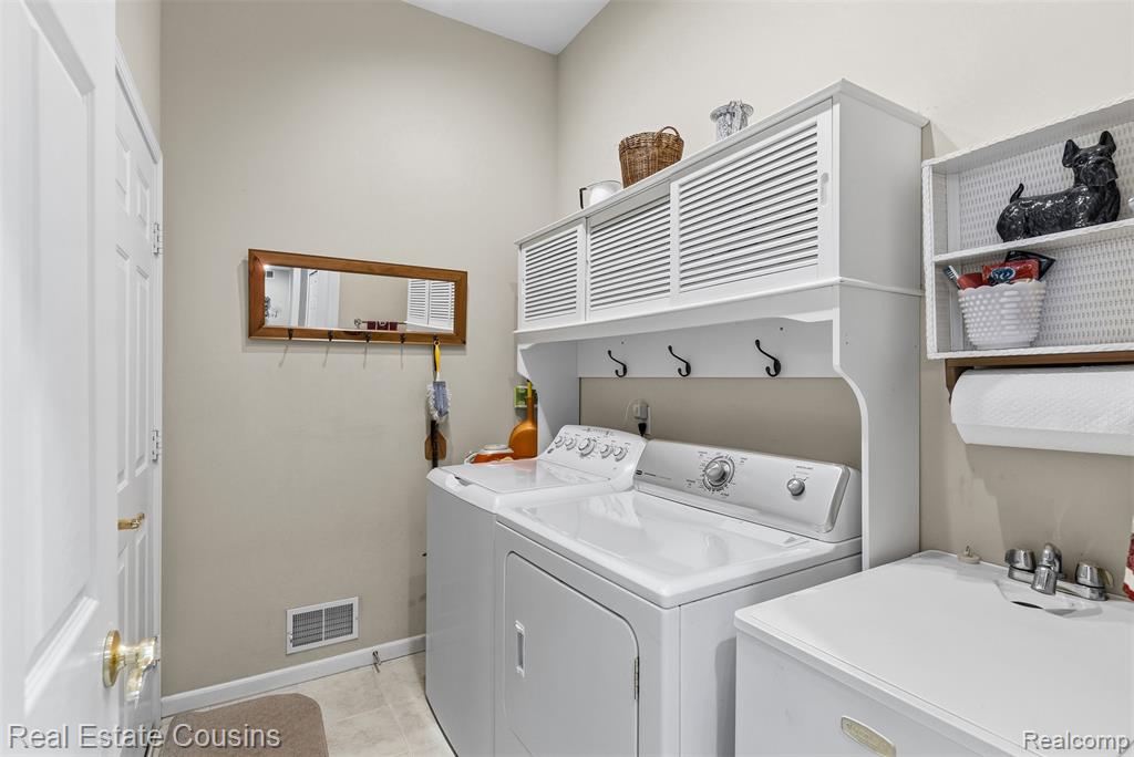 4344 Oak Tree Court, Fenton, MI 48430 — Photo 11