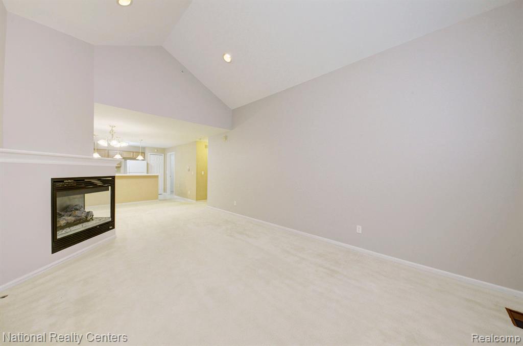 6104 JASMINE Drive, Walled Lake, MI 48390 — Photo 7
