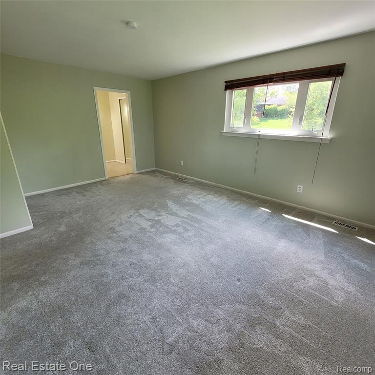 5208 Woodview Drive, Bloomfield Hills, MI 48302 — Photo 27