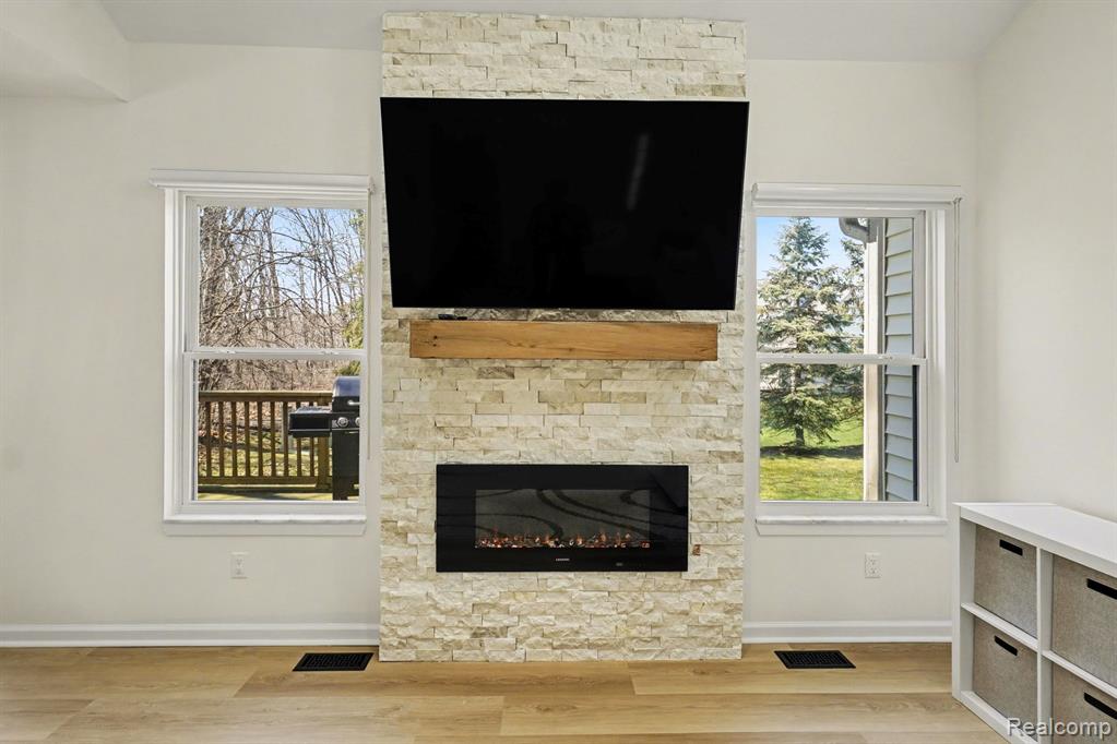 201 Whispering Hill, Commerce Twp, MI 48390 — Photo 6