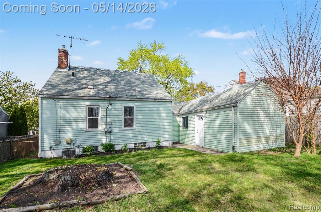 21900 Revere Street, Saint Clair Shores, MI 48080 — Photo 15