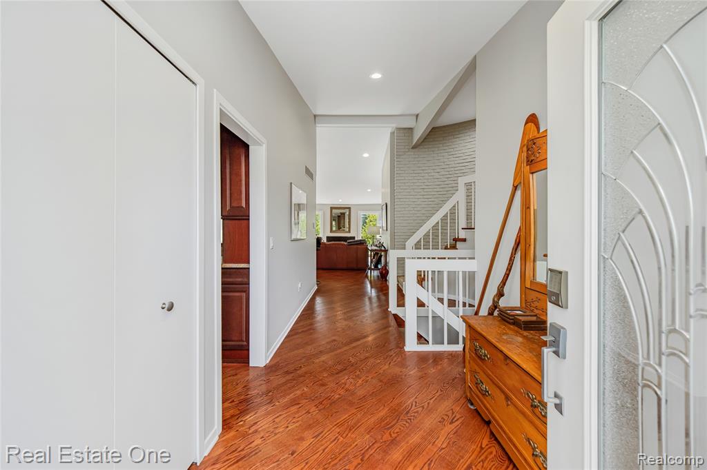 4261 Lakeridge Court, Bloomfield Hills, MI 48302 — Photo 9