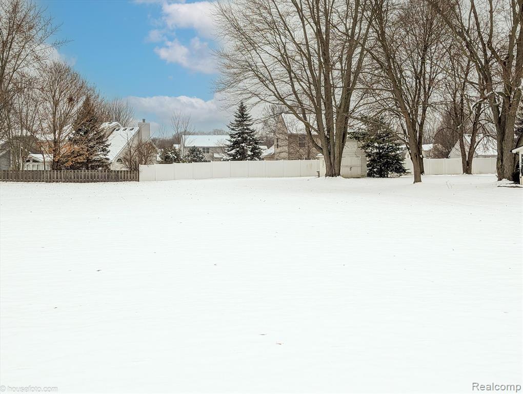 S Genesee Road, Grand Blanc, MI 48439 — front exterior