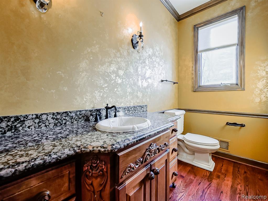 7364 Essex Drive, West Bloomfield, MI — Photo 32