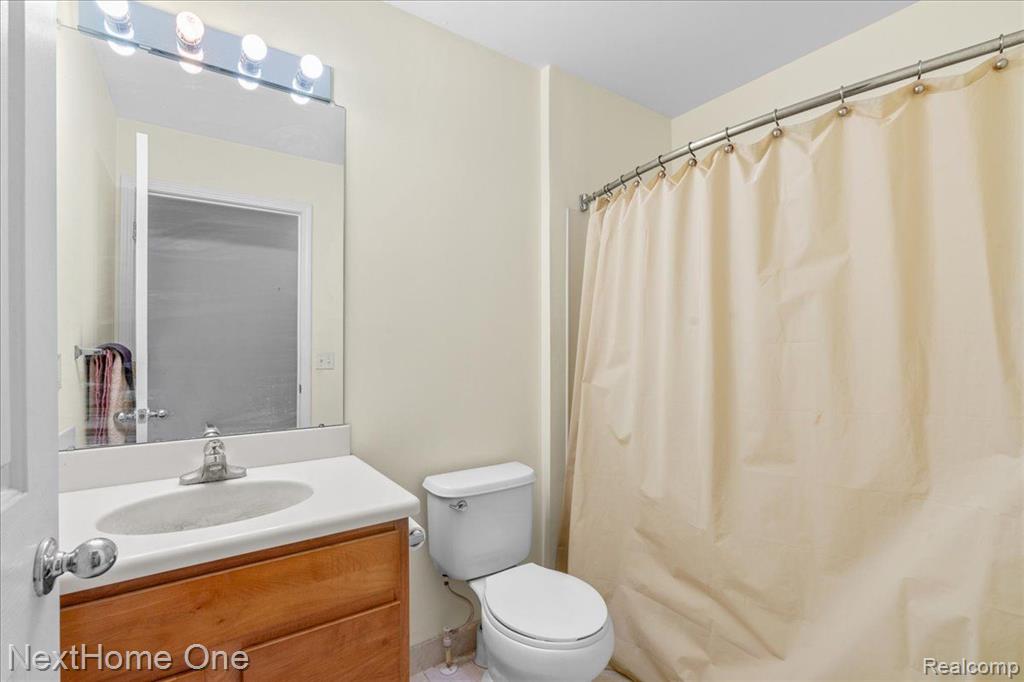 609 VILLAGE Lane, Milford, MI 48381 — Photo 16