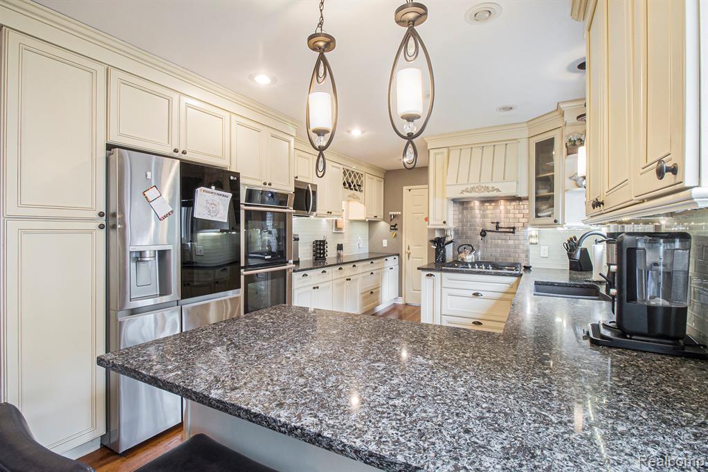 26031 Hidden Lane, Grosse Ile, MI 48138 — Photo 11
