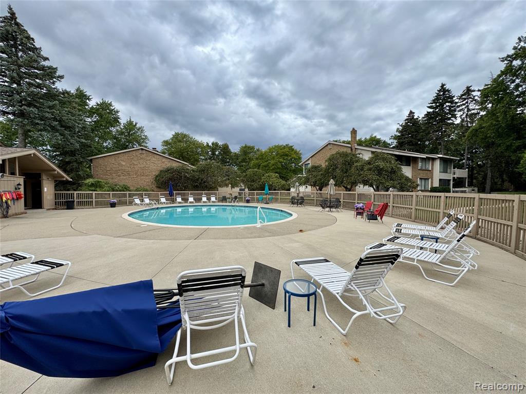 7406 Pebble pt, West Bloomfield, MI — Photo 43