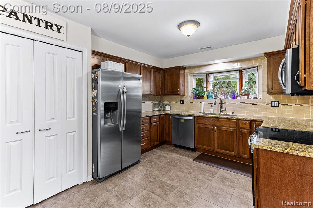 42579 Collingham Court, Canton, MI 48187 — Photo 3