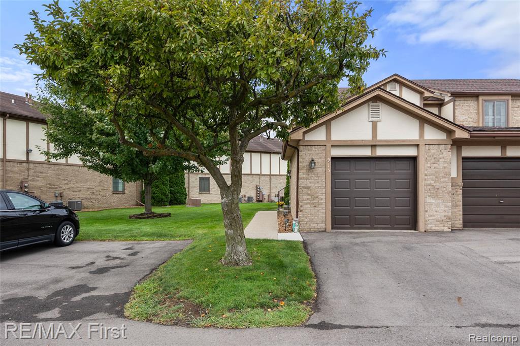 915 Country Club Drive, 32, Saint Clair Shores, MI 48082 — Photo 5