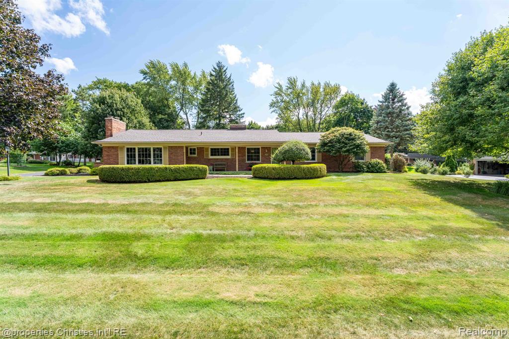 932 S Reading Road, Bloomfield Hills, MI 48304