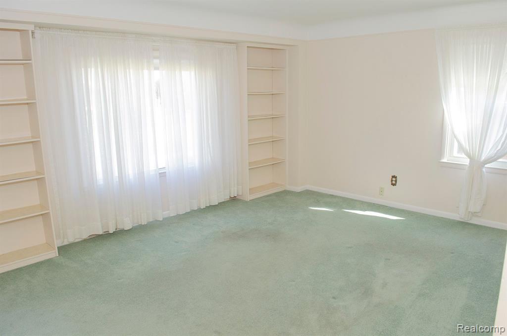 9819 WESTMORE Street, Livonia, MI 48150 — Photo 8