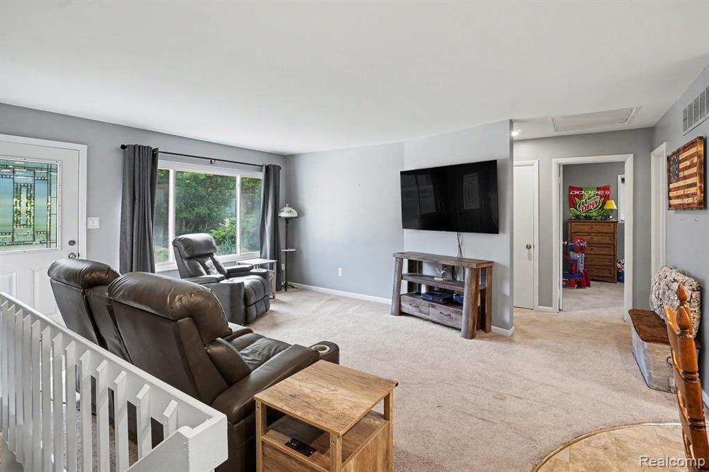 611 Bunny Run Boulevard, Lake Orion, MI 48362 — Photo 11