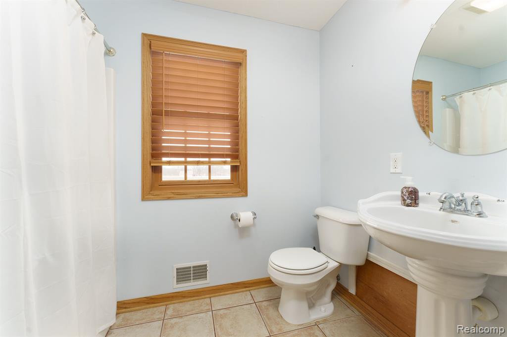 1052 E DEXTER Trail, Dansville, MI 48819 — Photo 15