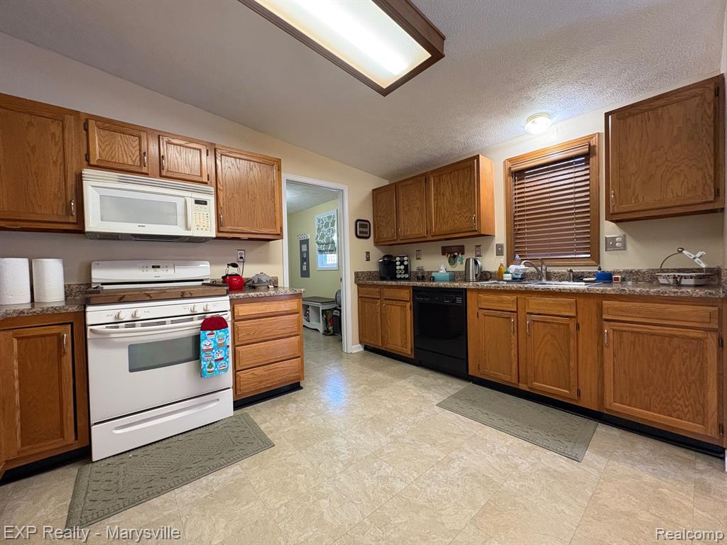 100 Hickory Lane, Yale, MI 48097 — Photo 17