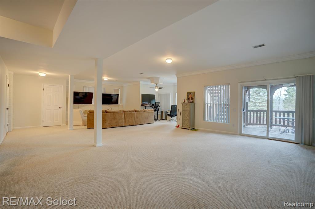 4392 OAK TREE Trail, Fenton, MI 48430 — Photo 40