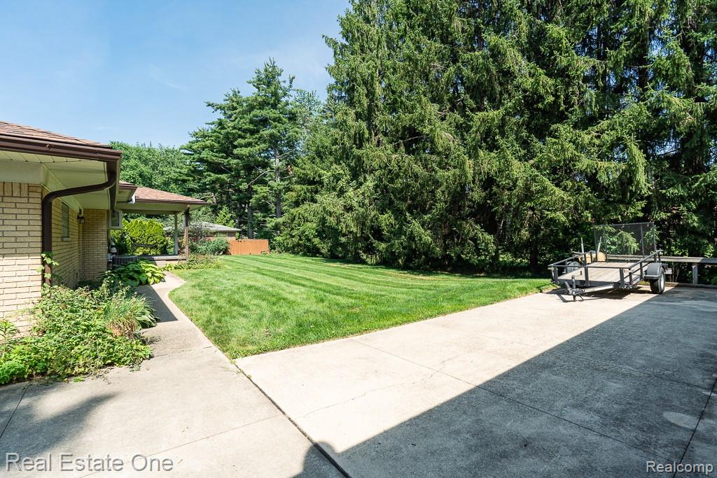 5055 Eastbrook Court, Utica, MI 48316 — Photo 3