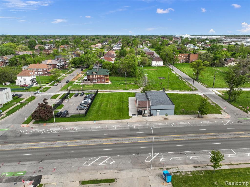 10829 E JEFFERSON Avenue - Photo 5