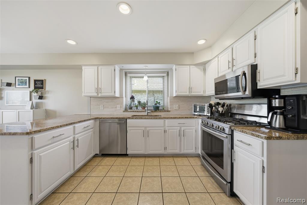 4231 Chris Drive, Sterling Heights, MI 48310 — Photo 14