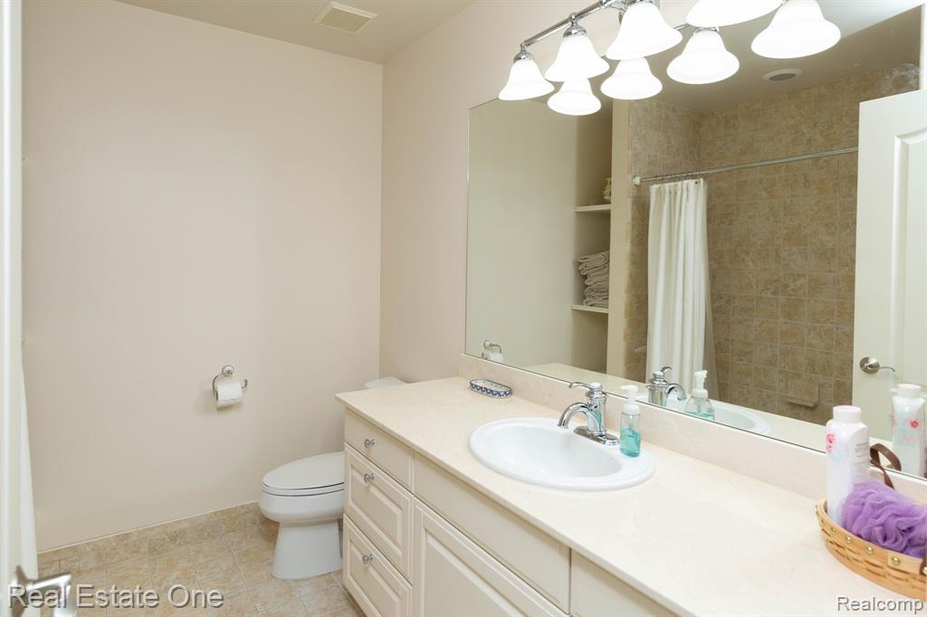658 Langley Road, Rochester Hills, MI 48309 — Photo 45