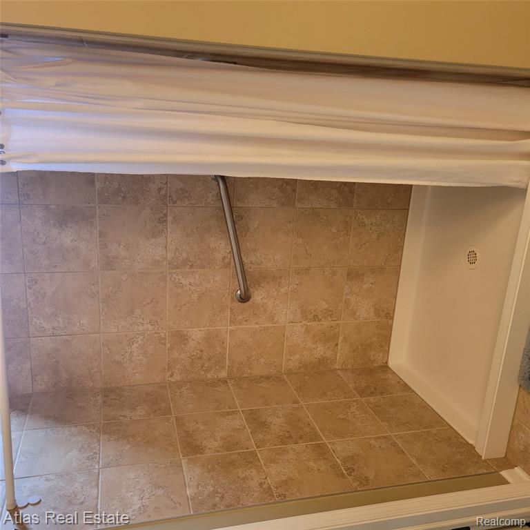 9100 N Pine Valley Drive, Grand Blanc, MI 48439 — Photo 12