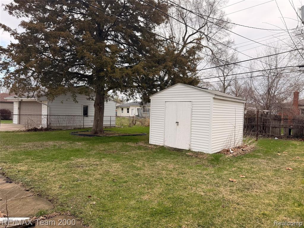 6624 Centralia Street, Dearborn Heights, MI 48127 — Photo 11