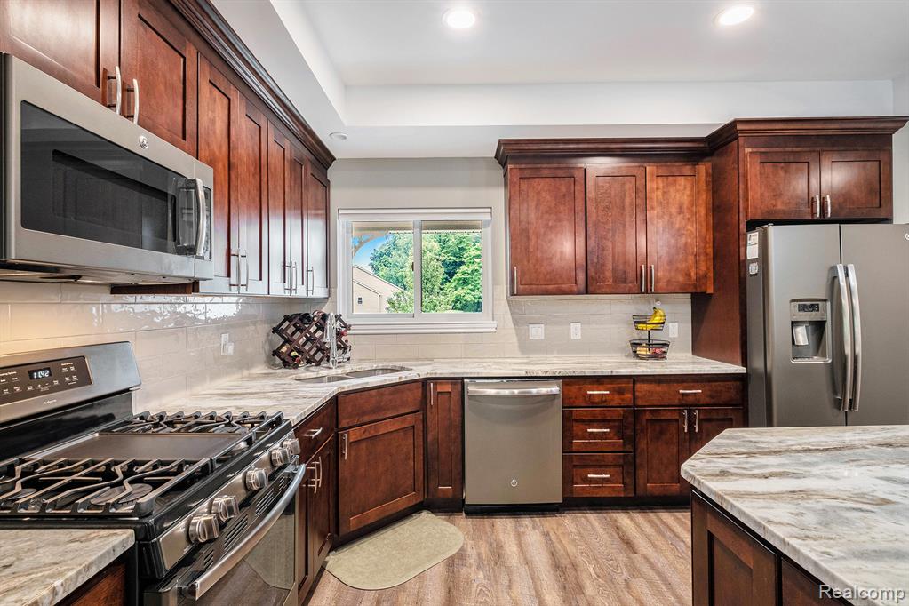 698 Shoreline Drive, Fenton, MI 48430 — Photo 6