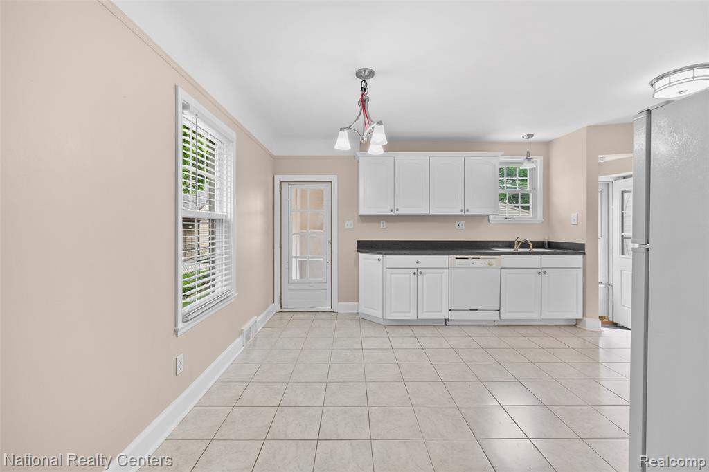 9924 Arden Street, Livonia, MI 48150 — Photo 13