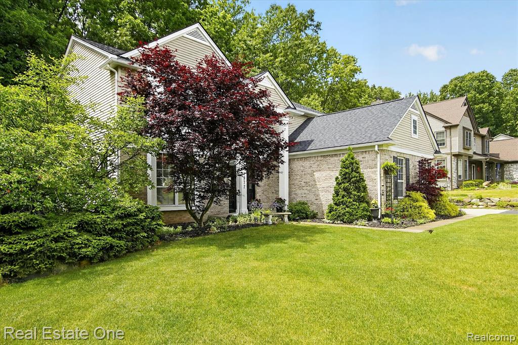 1972 Woodridge Court, Highland, MI — Photo 2