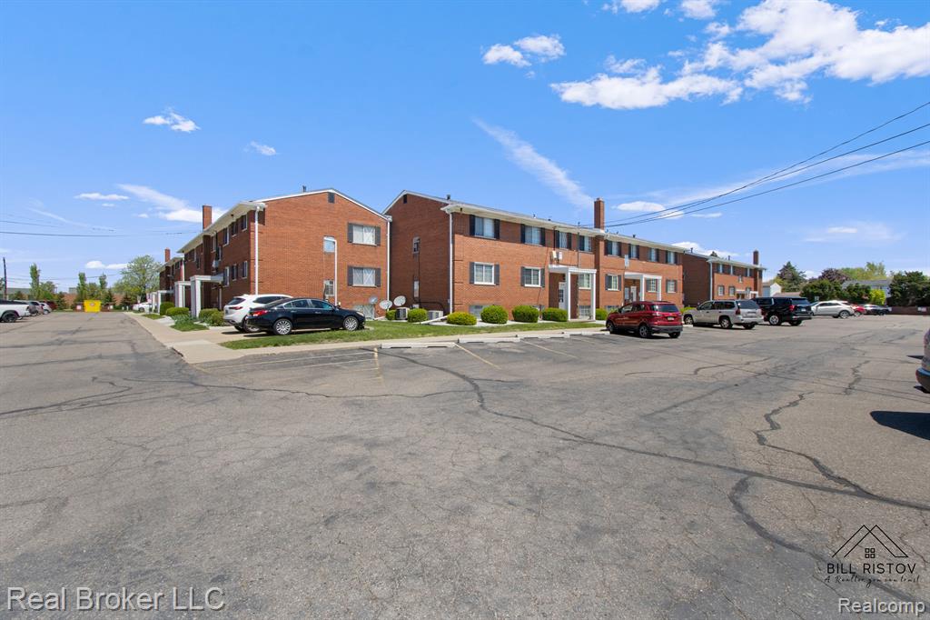 8140 CRESTVIEW Drive, Sterling Heights, MI 48312 — Photo 4