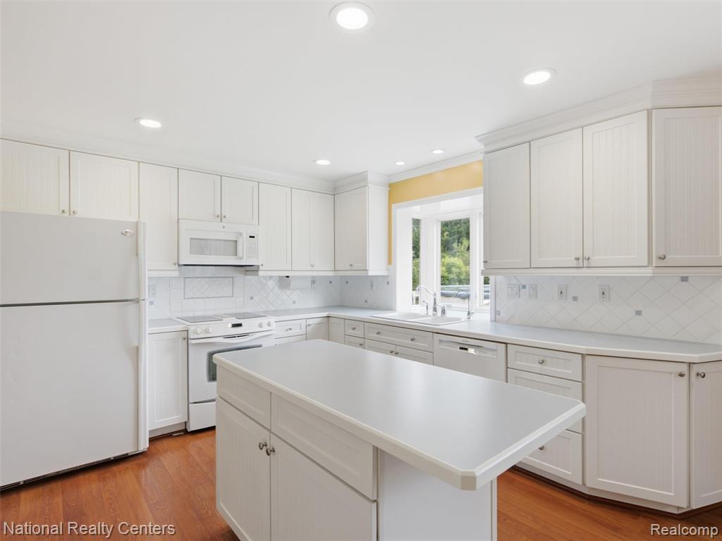 6858 Wellesley Terrace, Clarkston, MI — Photo 21