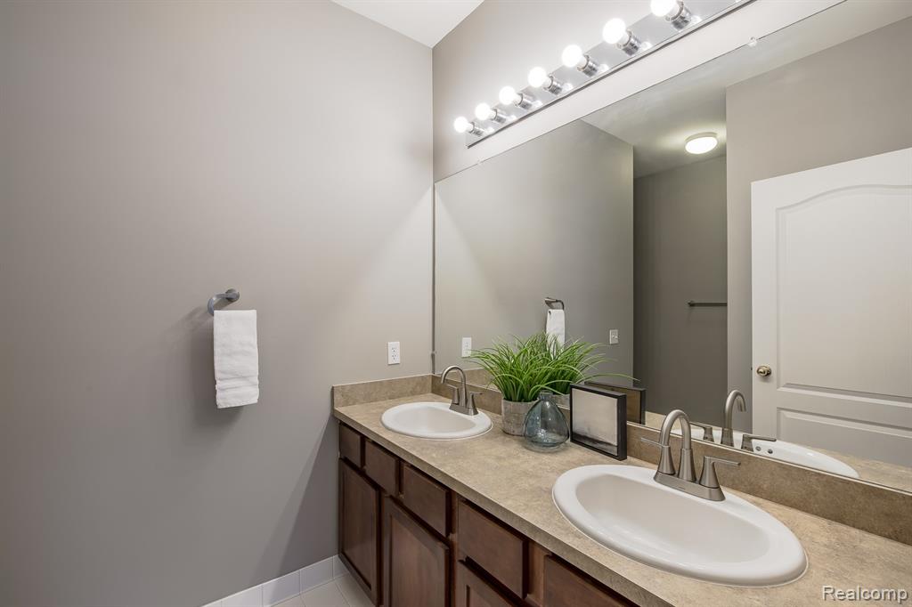 5710 Pinecroft Court, Clarkston, MI — Photo 20