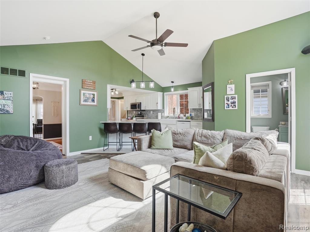 2073 Lochmoor Boulevard, Grosse Pointe Woods, MI 48236 — Photo 21