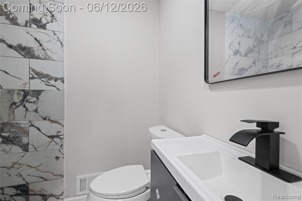 30772 J Carls Street, Roseville, MI 48066 — Photo 11