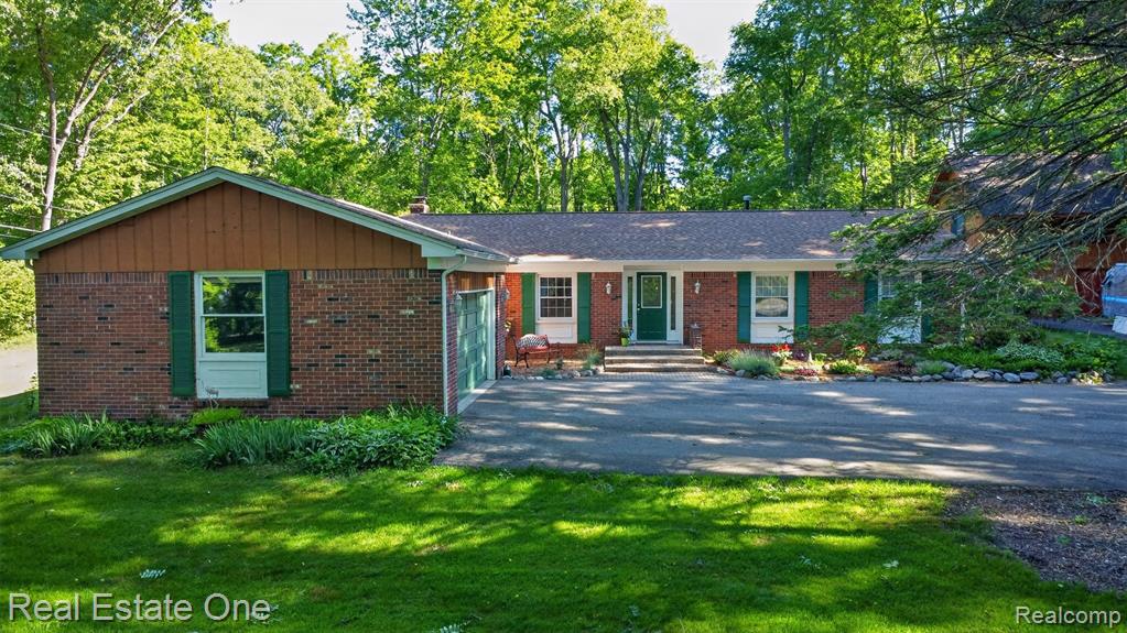 5466 Grange Hall Road, Holly, MI 48442 — Photo 6