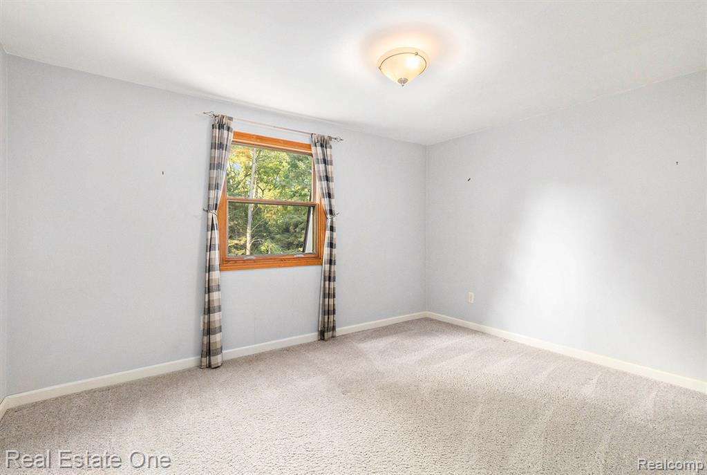 4255 Petrel Court, Highland, MI — Photo 22