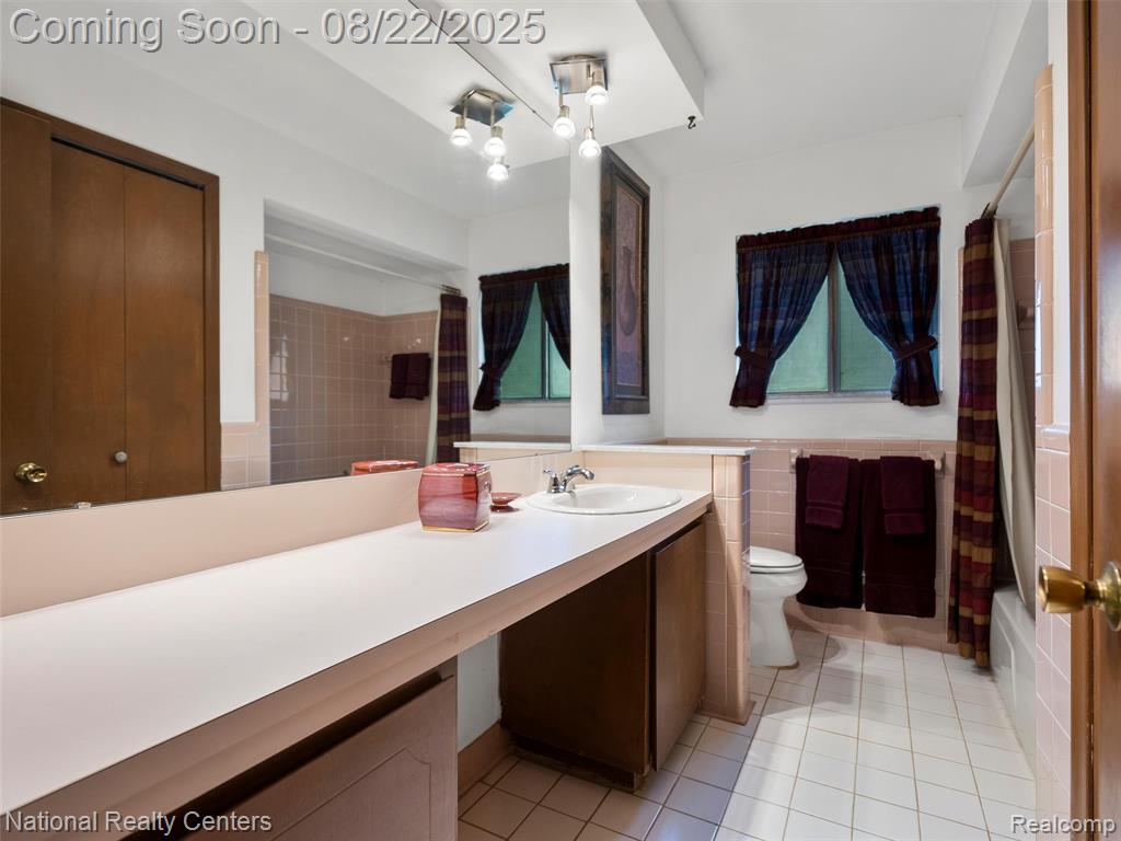 6525 Norton Drive, Troy, MI 48085 — Photo 19