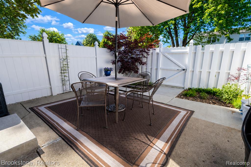 45745 Kensington, Utica, MI 48317 — Photo 15