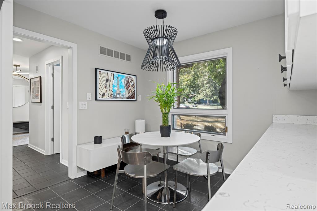5597 Apple Ridge Trail, West Bloomfield, MI — Photo 20