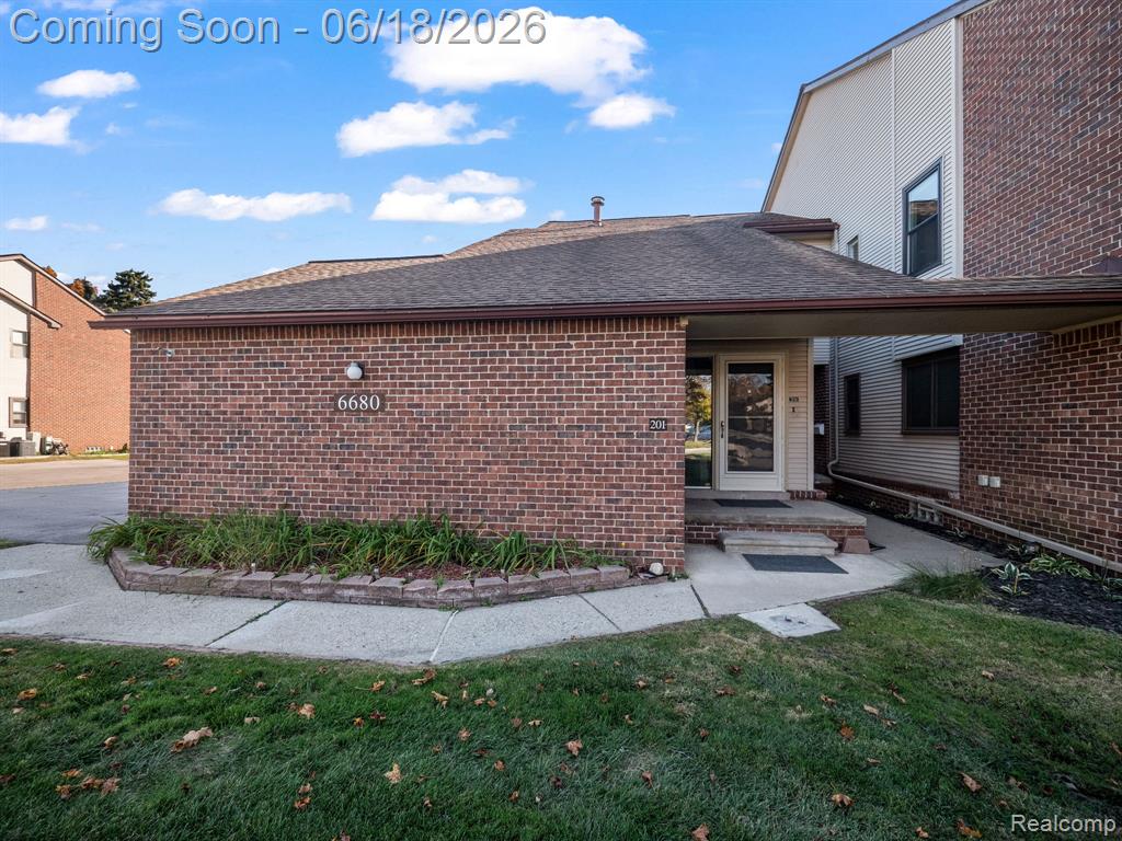 6680 Ridgefield Circle, 201, West Bloomfield, MI — Photo 3
