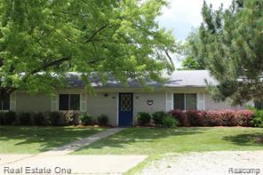 37 MAPLECREST Drive, Howell, MI 48843