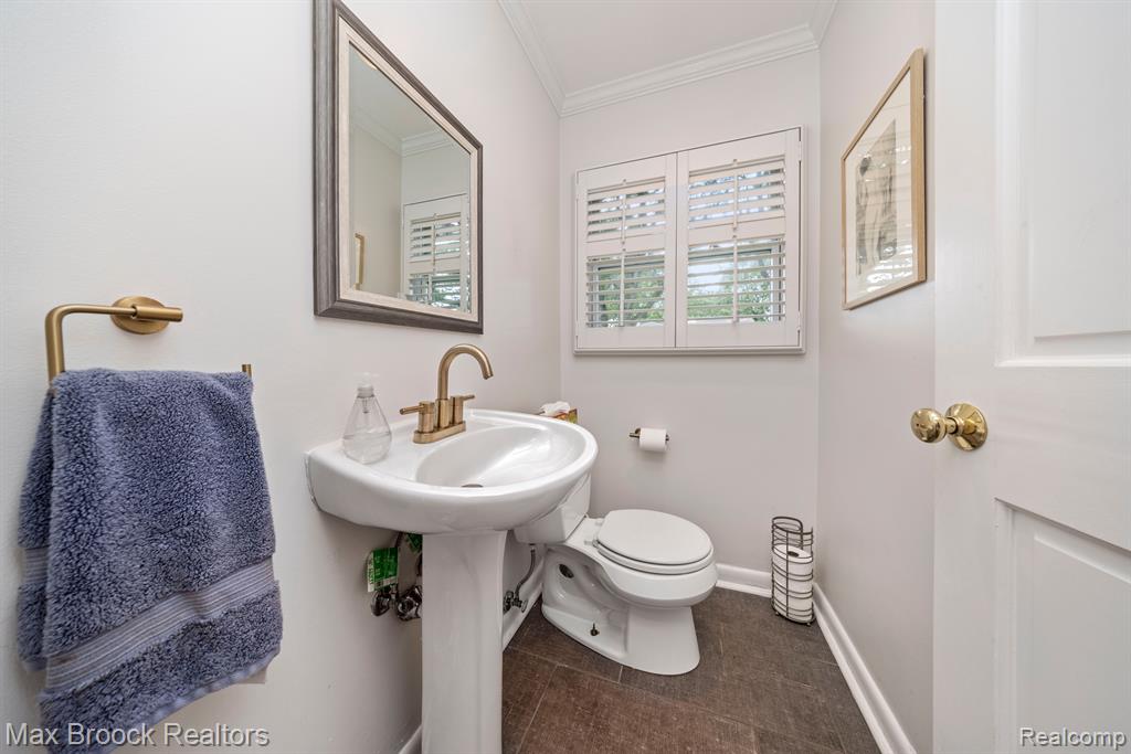 5562 PEBBLESHIRE Road, Bloomfield Hills, MI 48301 — Photo 9
