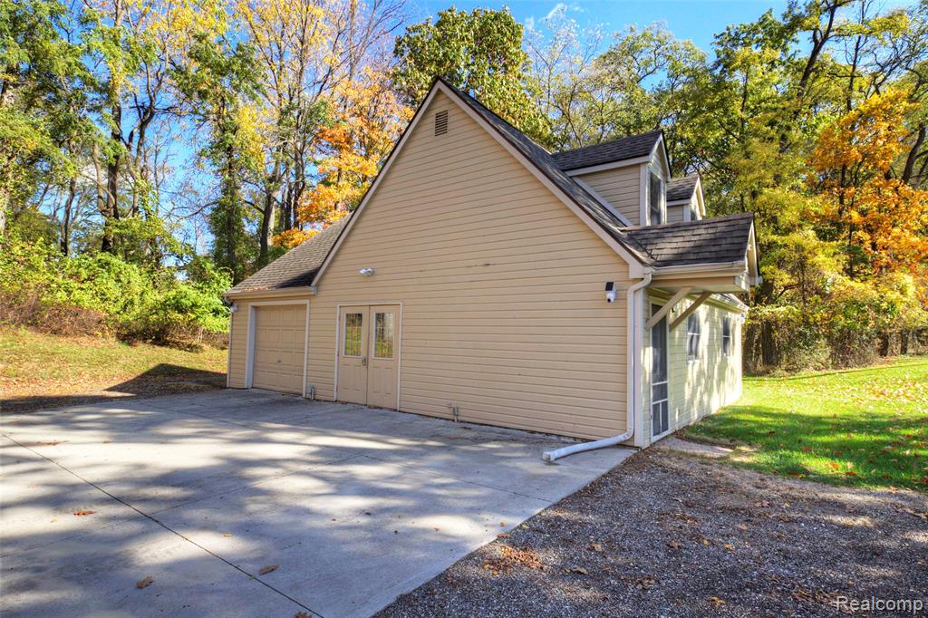 7603 Hamburg Road, Brighton, MI 48116 — Photo 9