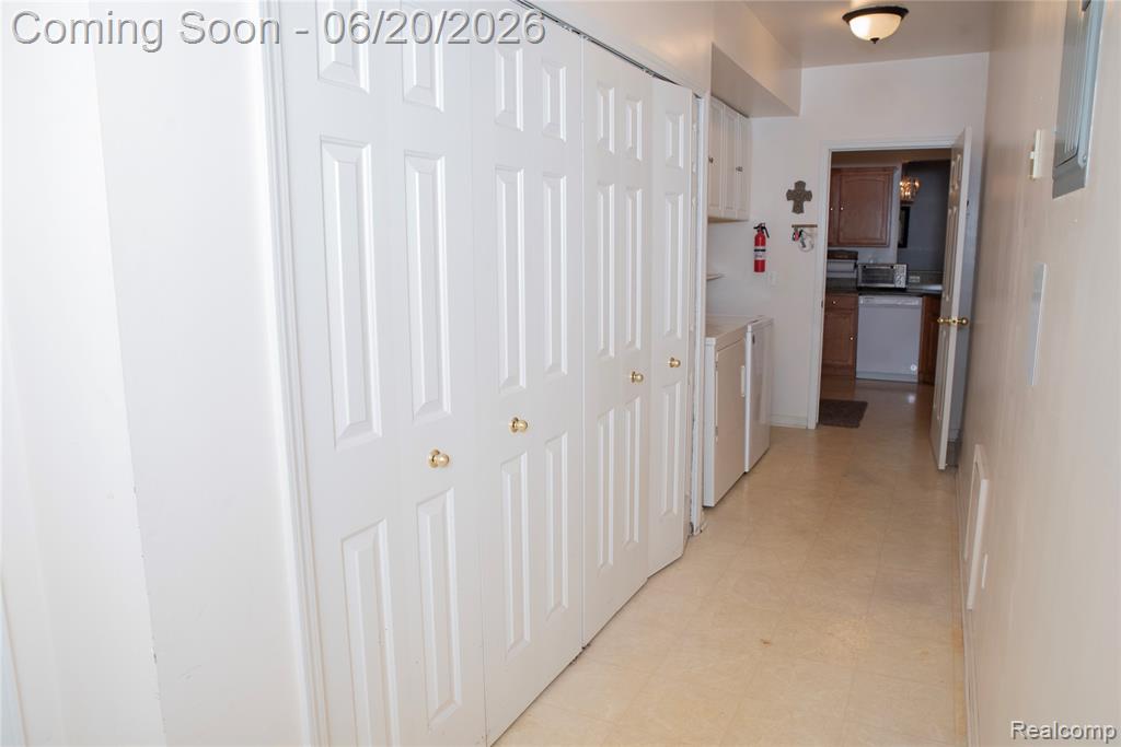 519 Cedar Street, Wyandotte, MI 48192 — Photo 30