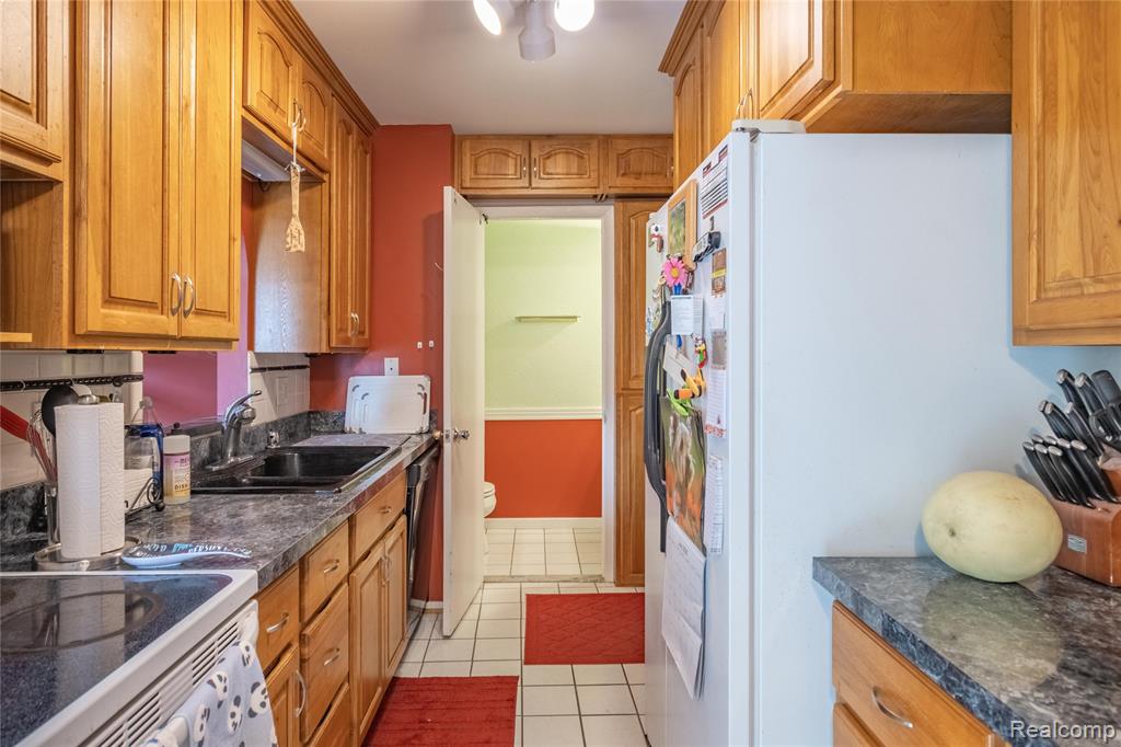 23668 N Rockledge, Novi, MI — Photo 9