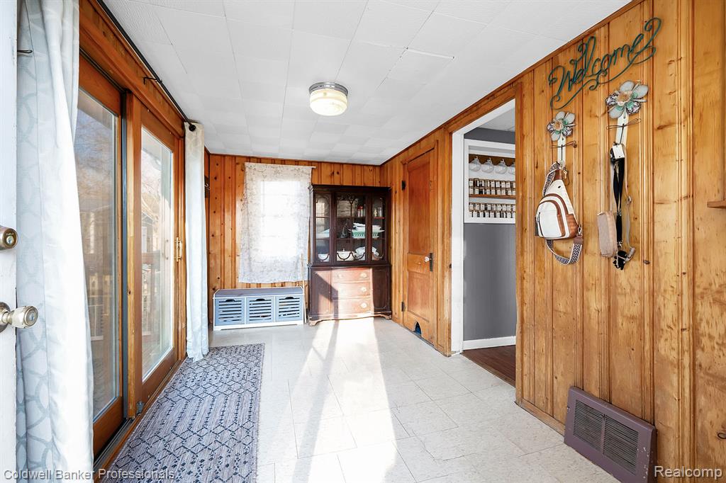 7264 DAVISON Road, Davison, MI 48423 — Photo 10