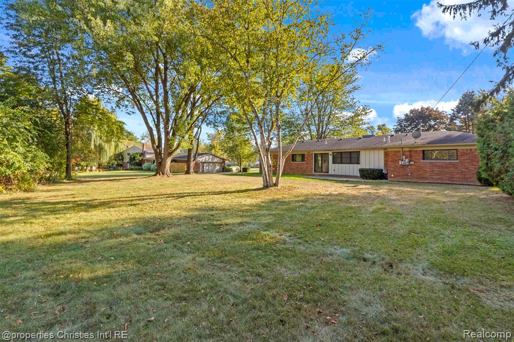 571 Yorkton Lane, Bloomfield Hills, MI 48304 — Photo 29